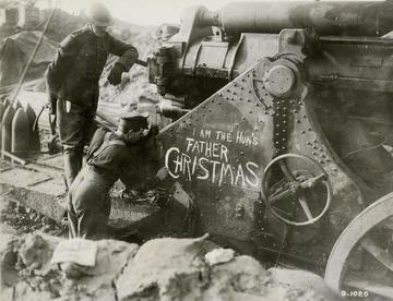 A heavy howitzer on the Somme—while there was a Christmas truce in 1914, the spirit of goodwill was shortlived.