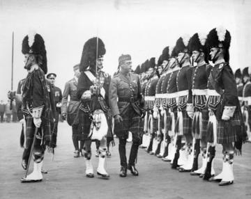 The Prince of Wales inspects Highlanders